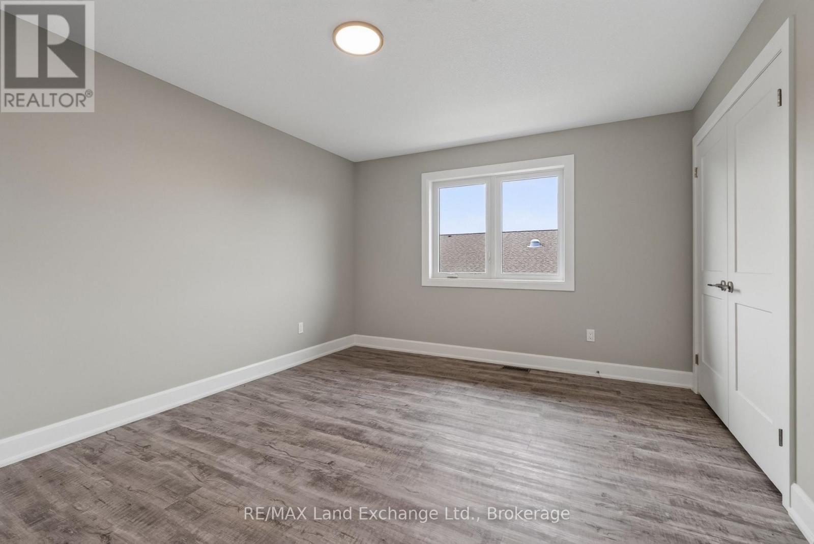 Unit 2 - 8 Golf Links Road, Kincardine, Ontario  N2Z 0G1 - Photo 17 - X12955104