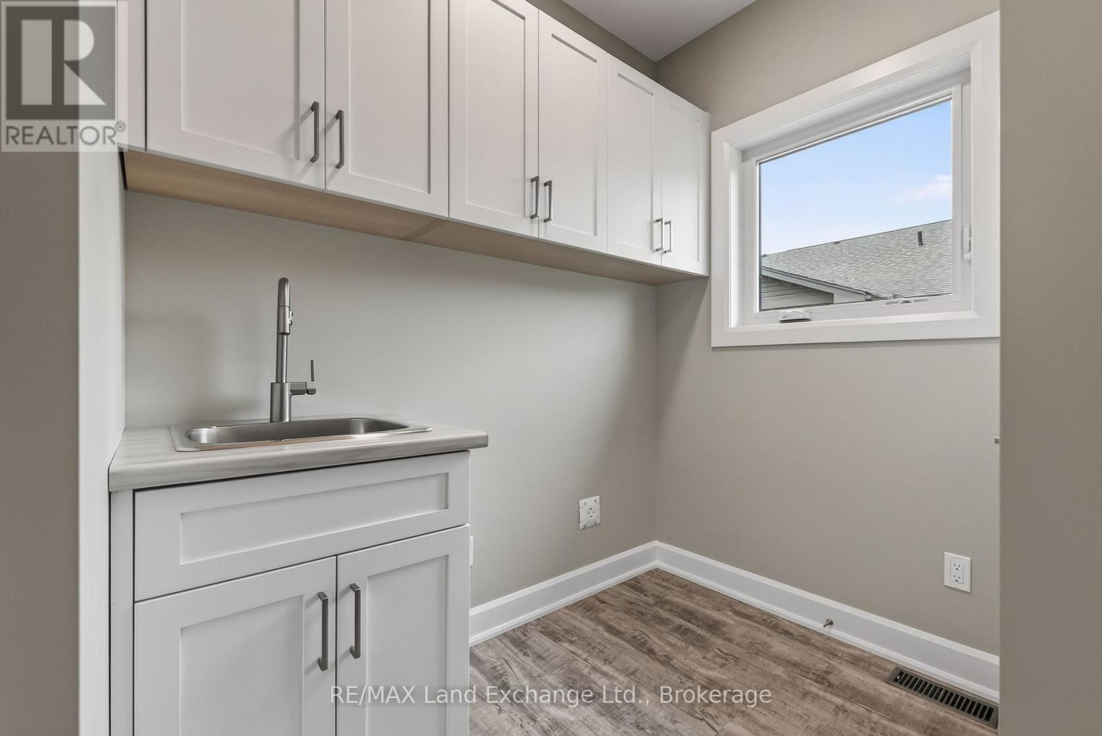 Unit 2 - 8 Golf Links Road, Kincardine, Ontario  N2Z 0G1 - Photo 14 - X12955104