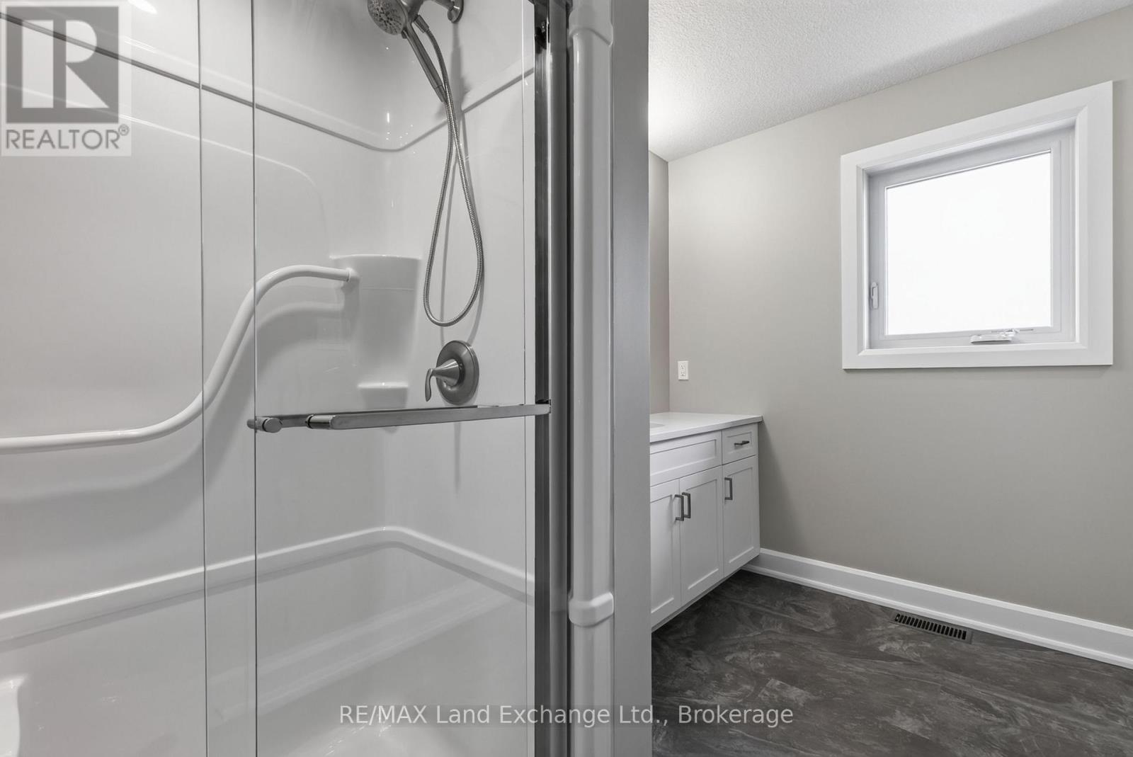 Unit 2 - 8 Golf Links Road, Kincardine, Ontario  N2Z 0G1 - Photo 21 - X12955104