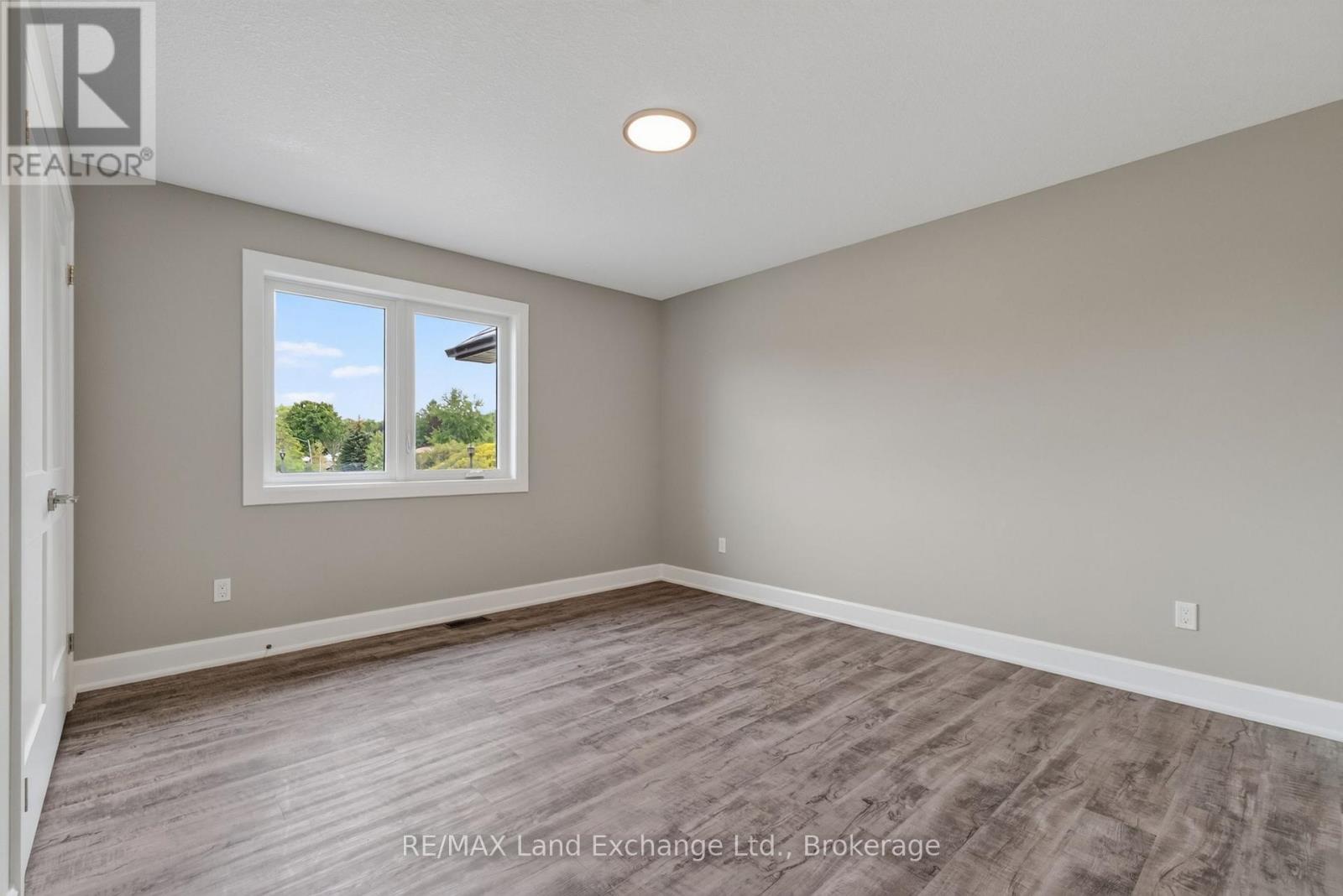Unit 2 - 8 Golf Links Road, Kincardine, Ontario  N2Z 0G1 - Photo 15 - X12955104