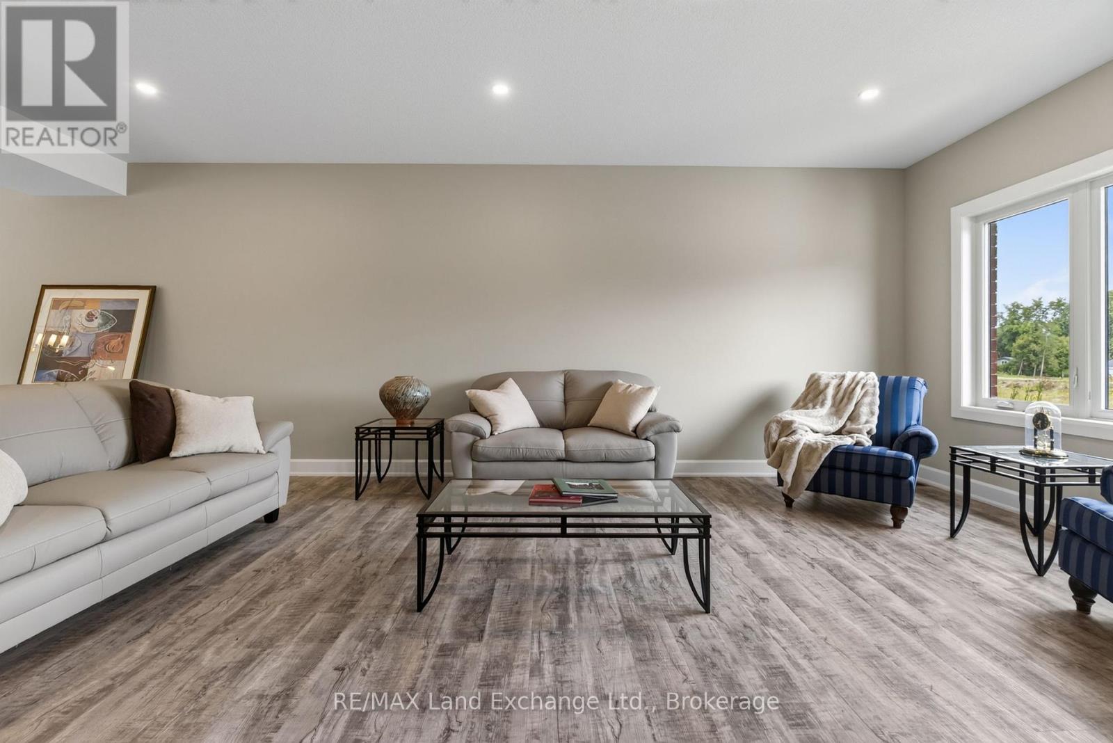 Unit 2 - 8 Golf Links Road, Kincardine, Ontario  N2Z 0G1 - Photo 4 - X12955104