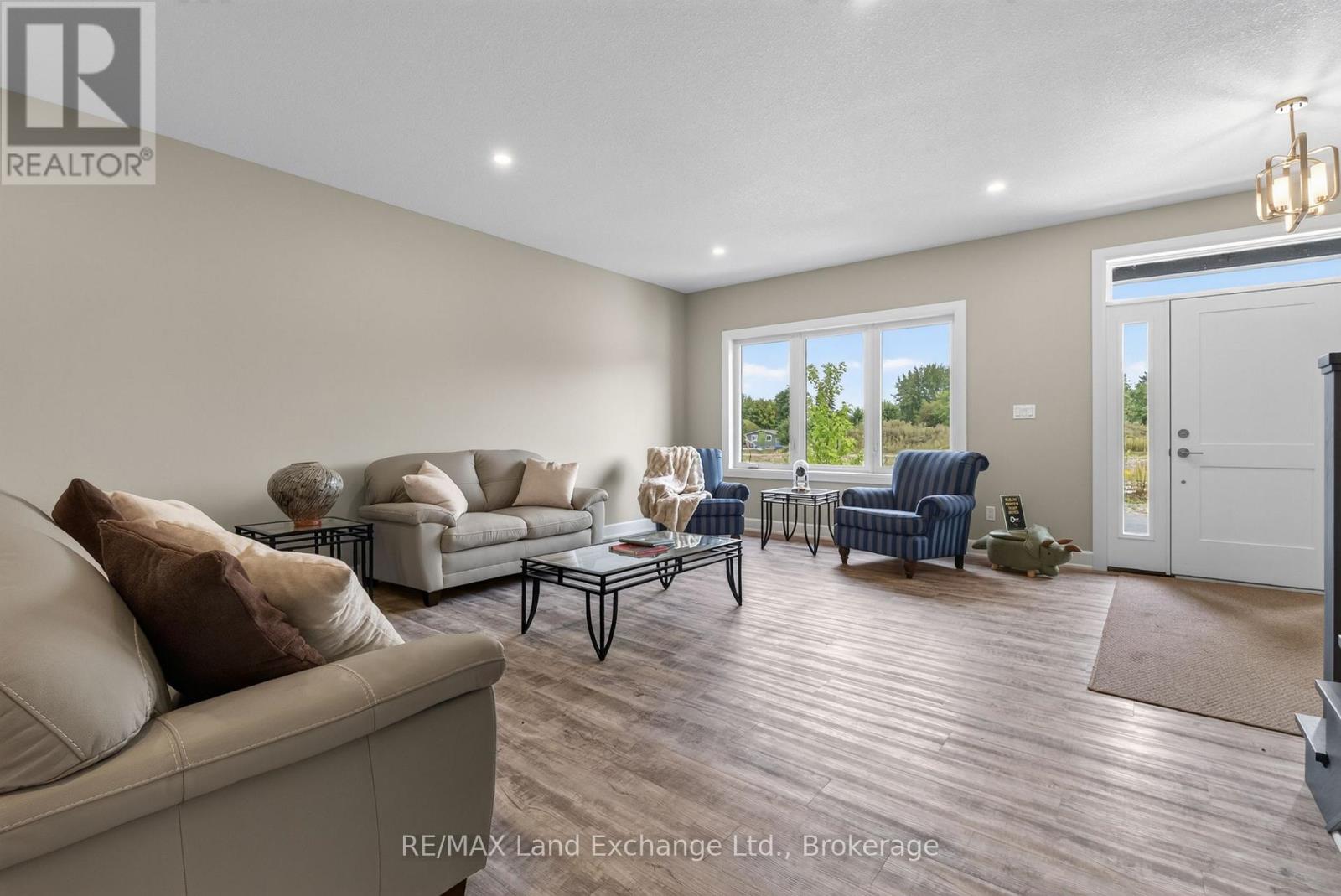 Unit 2 - 8 Golf Links Road, Kincardine, Ontario  N2Z 0G1 - Photo 3 - X12955104