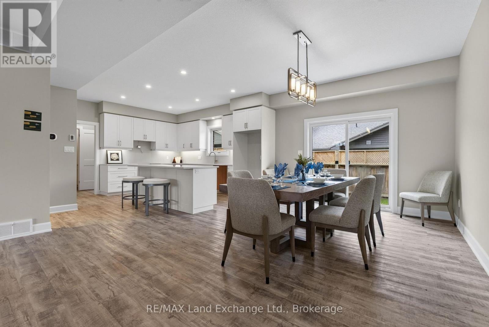 Unit 2 - 8 Golf Links Road, Kincardine, Ontario  N2Z 0G1 - Photo 6 - X12955104