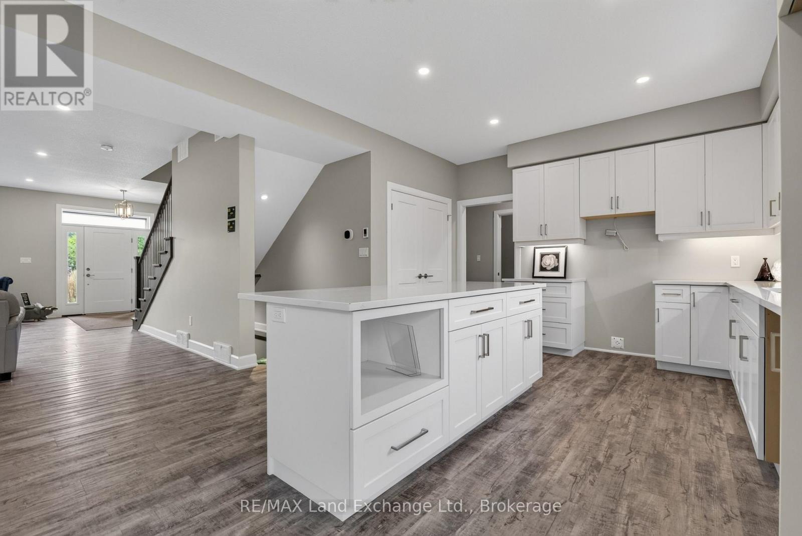 Unit 2 - 8 Golf Links Road, Kincardine, Ontario  N2Z 0G1 - Photo 9 - X12955104