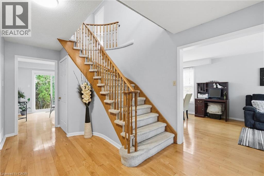 3193 Maderna Road, Burlington, Ontario  L7M 2W3 - Photo 4 - 40865545