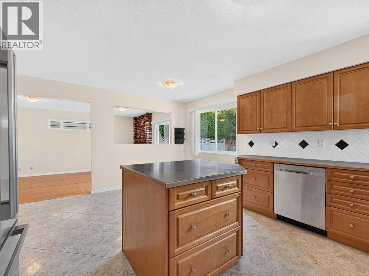 8251 Coldfall Court, Richmond, British Columbia  V7C 4X3 - Photo 11 - R3168334
