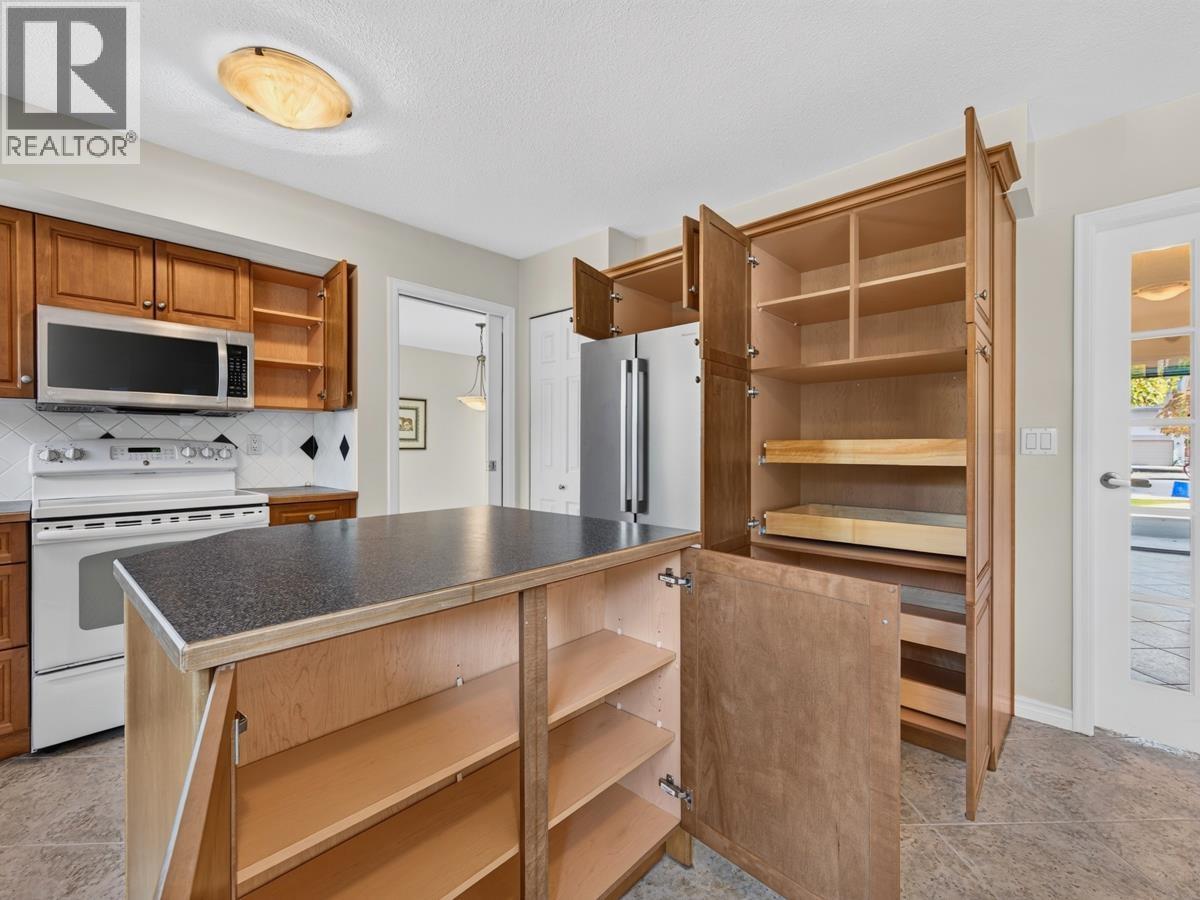 8251 Coldfall Court, Richmond, British Columbia  V7C 4X3 - Photo 12 - R3168334