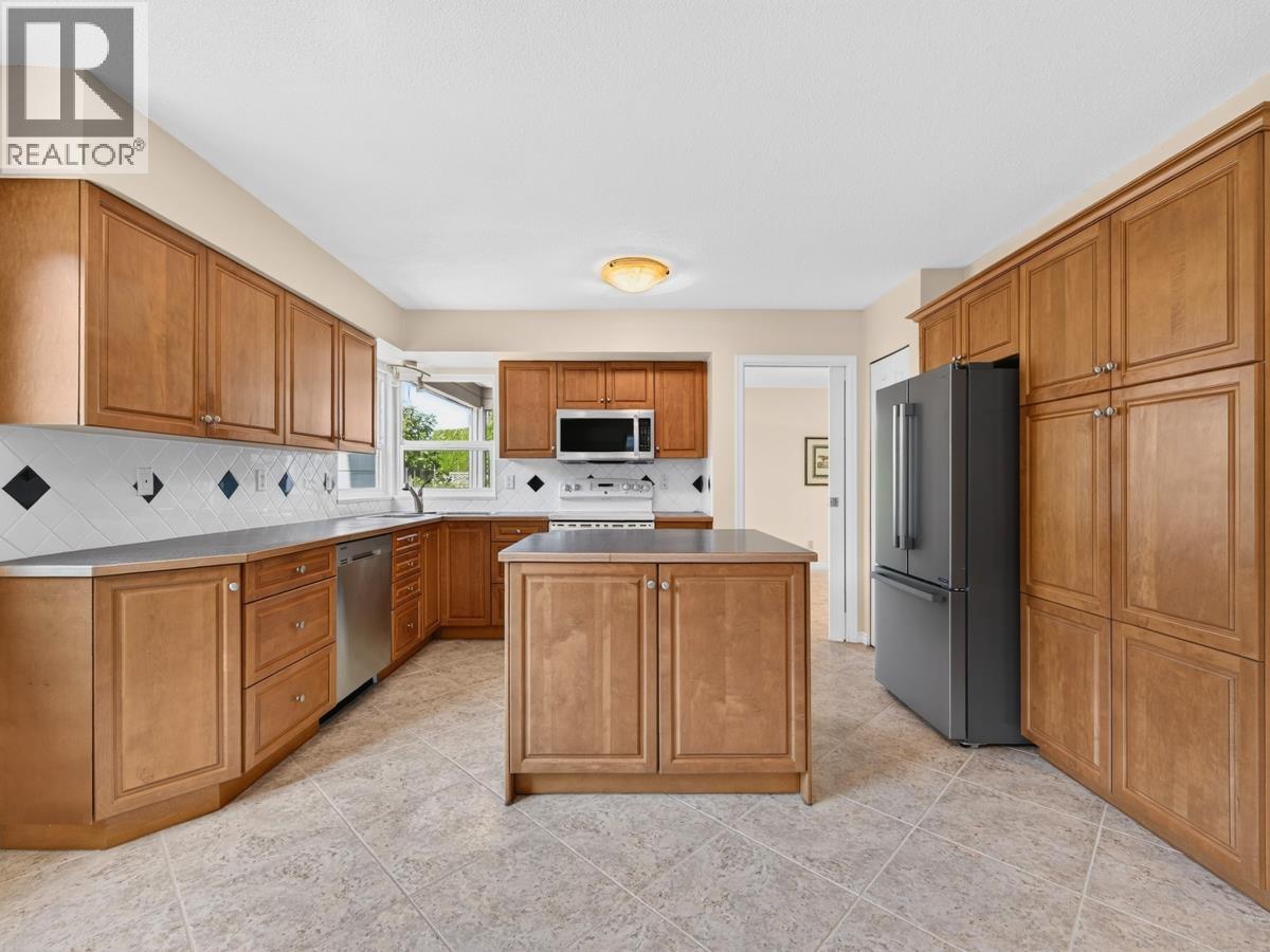 8251 Coldfall Court, Richmond, British Columbia  V7C 4X3 - Photo 13 - R3168334