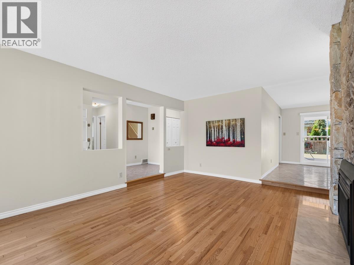8251 Coldfall Court, Richmond, British Columbia  V7C 4X3 - Photo 6 - R3168334