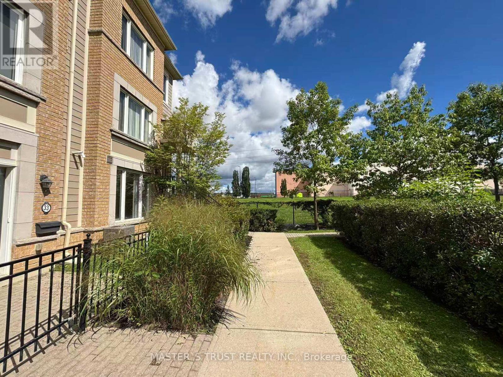 33 Walter Dove Court, Aurora, Ontario  L4G 0S8 - Photo 2 - N13815722
