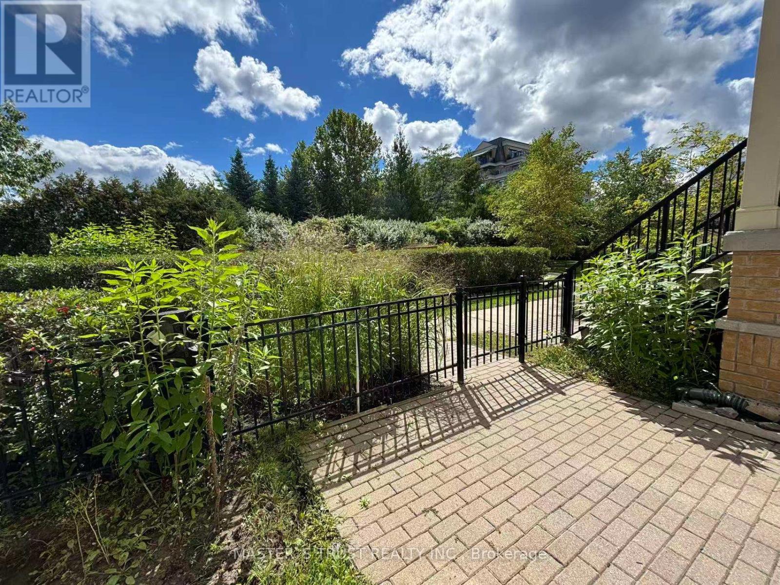 33 Walter Dove Court, Aurora, Ontario  L4G 0S8 - Photo 3 - N13815722