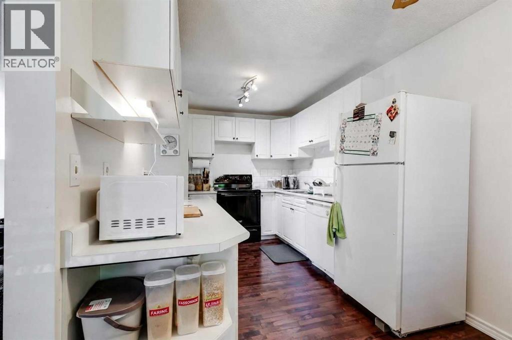 933 Marcombe Drive NE, Calgary, Alberta  T2A 3H2 - Photo 4 - A2327804
