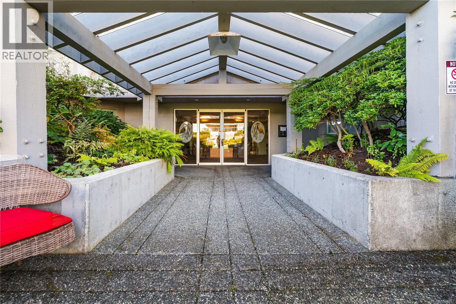 303 350 South Island Hwy, Campbell River, British Columbia  V9W 1A5 - Photo 2 - 1050463