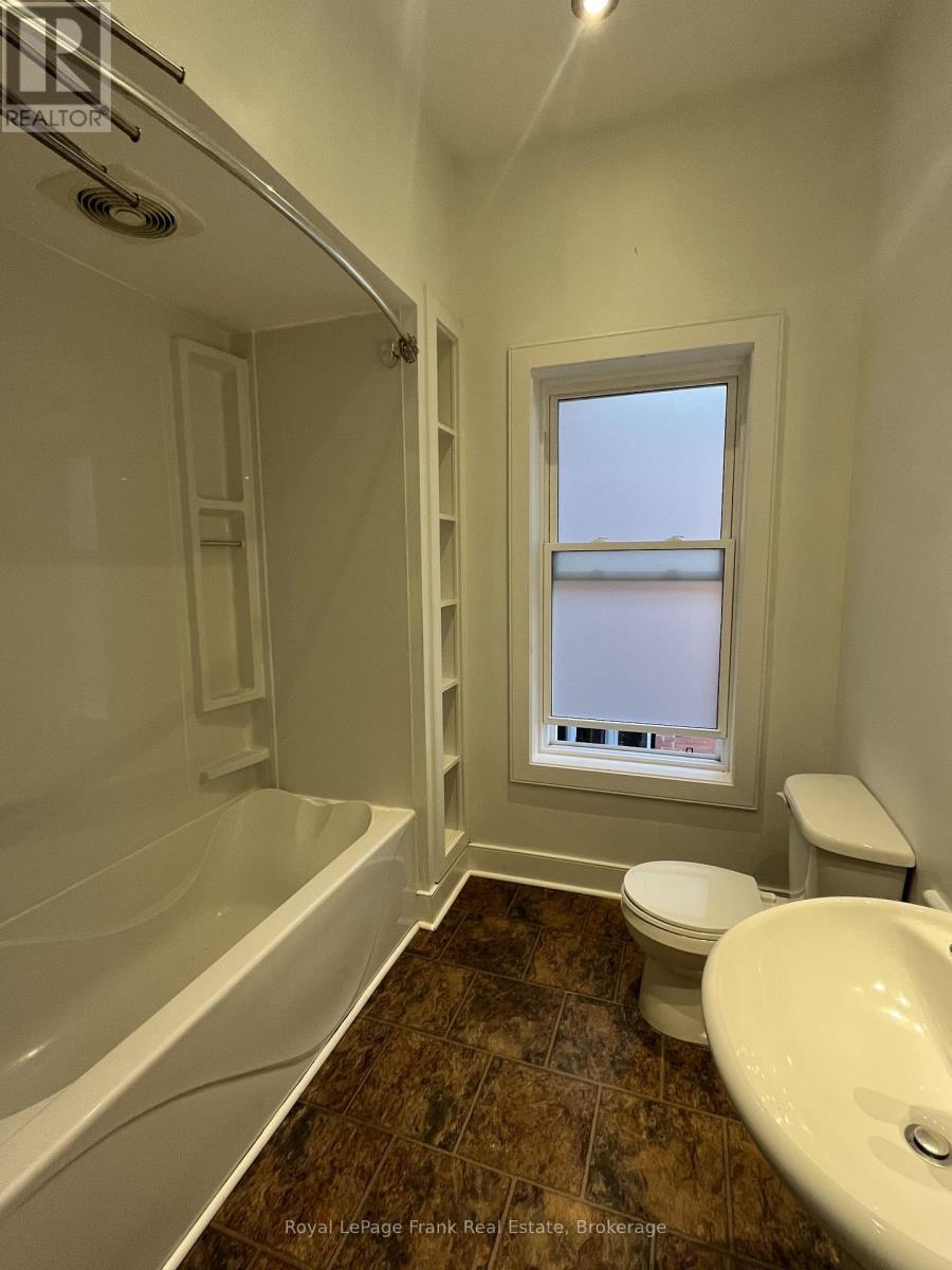 210 Mcdonnel Street, Peterborough, Ontario  K9H 2V9 - Photo 12 - X13814278