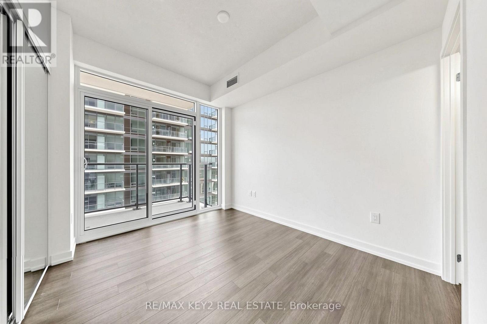 2104 - 4010 Eglinton Avenue W, Toronto, Ontario  M9A 0G5 - Photo 11 - W13809918