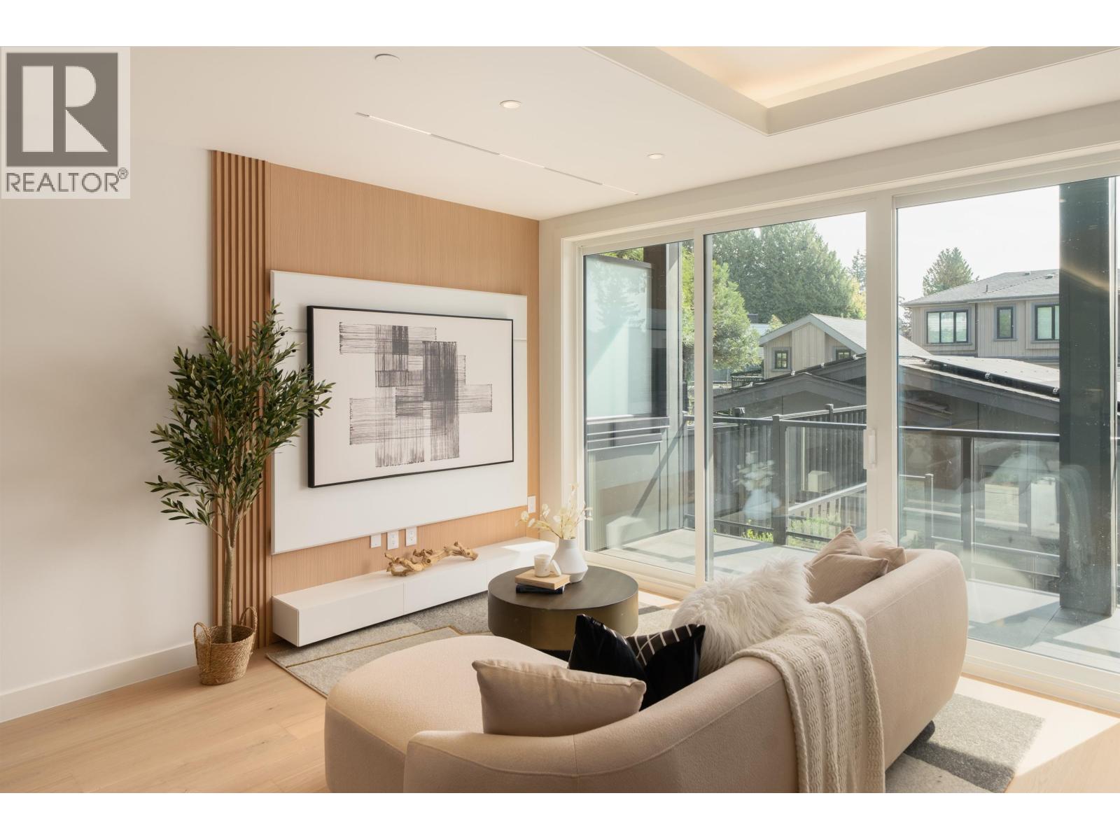 2022 NANTON AVENUE photo 9