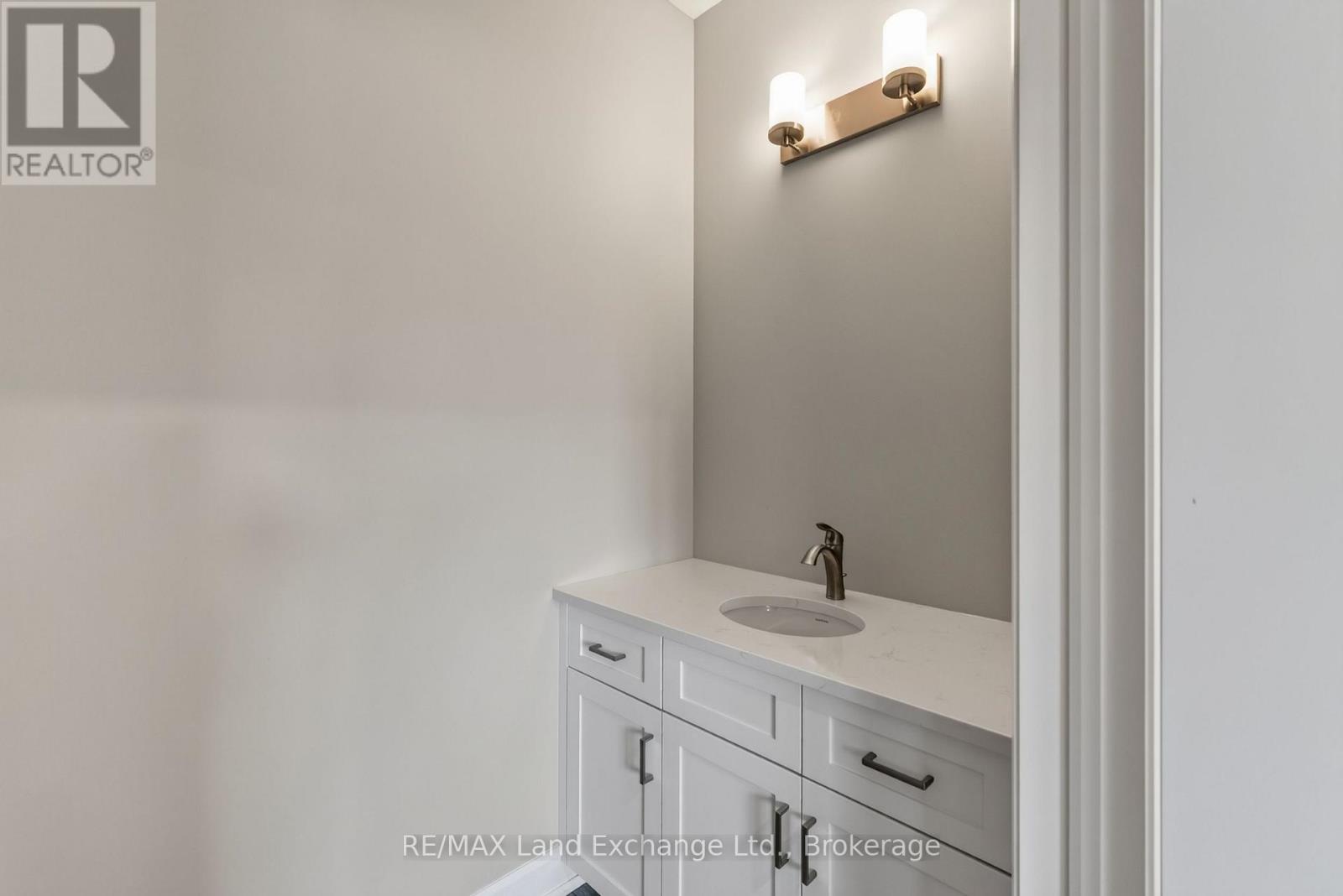 Unit 4 - 8 Golf Links Road, Kincardine, Ontario  N2Z 0G1 - Photo 14 - X12955168