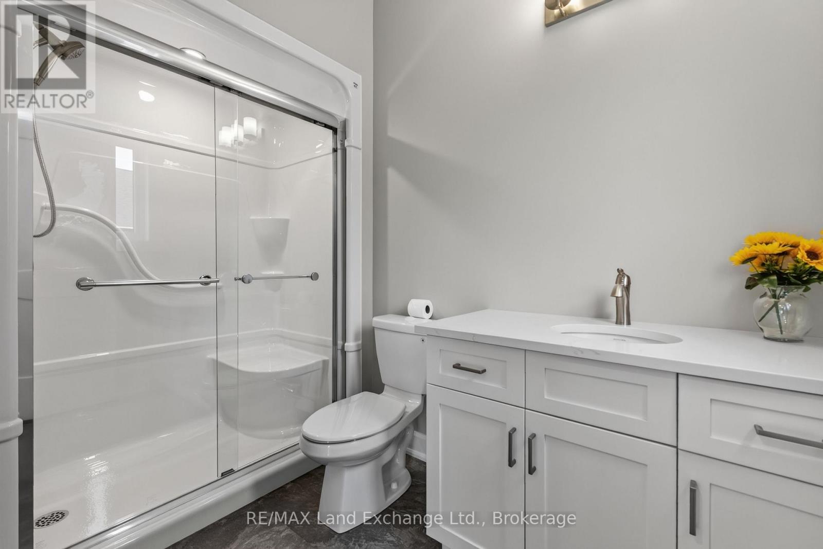 Unit 4 - 8 Golf Links Road, Kincardine, Ontario  N2Z 0G1 - Photo 18 - X12955168