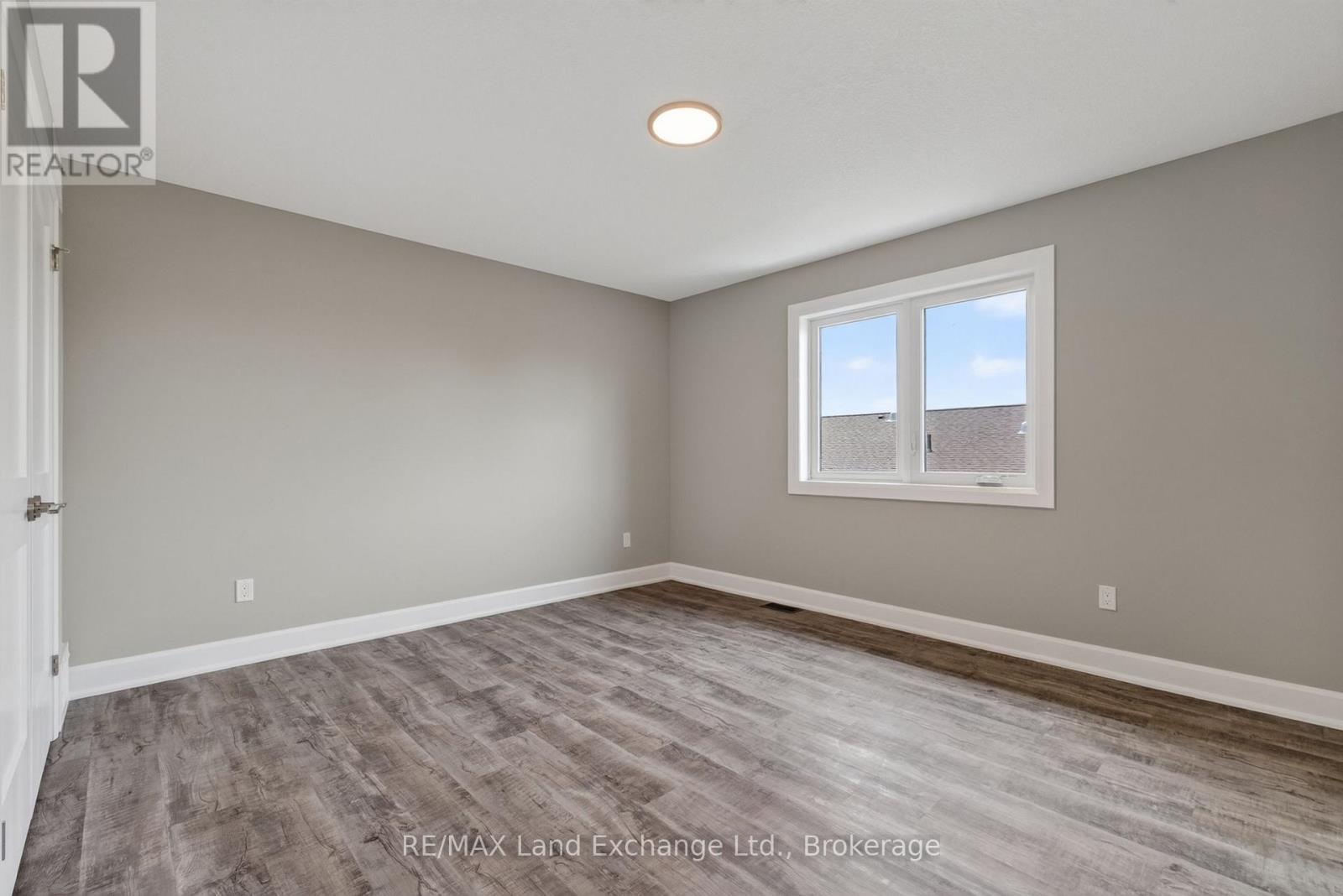 Unit 4 - 8 Golf Links Road, Kincardine, Ontario  N2Z 0G1 - Photo 23 - X12955168