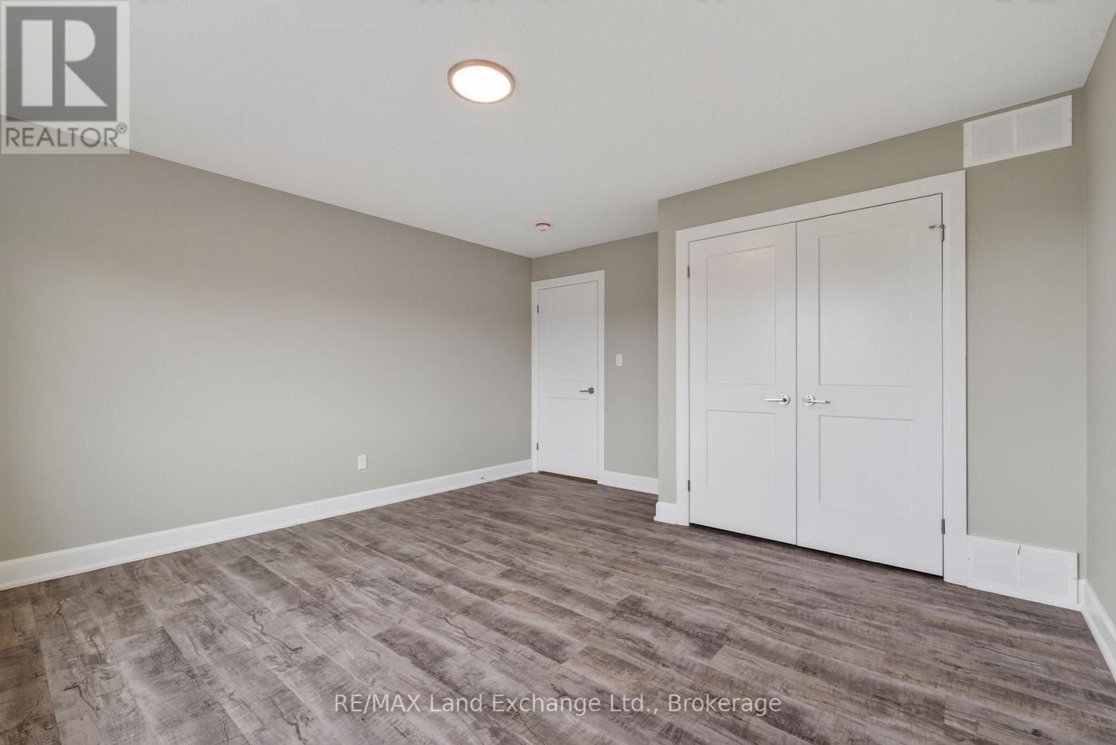 Unit 4 - 8 Golf Links Road, Kincardine, Ontario  N2Z 0G1 - Photo 24 - X12955168