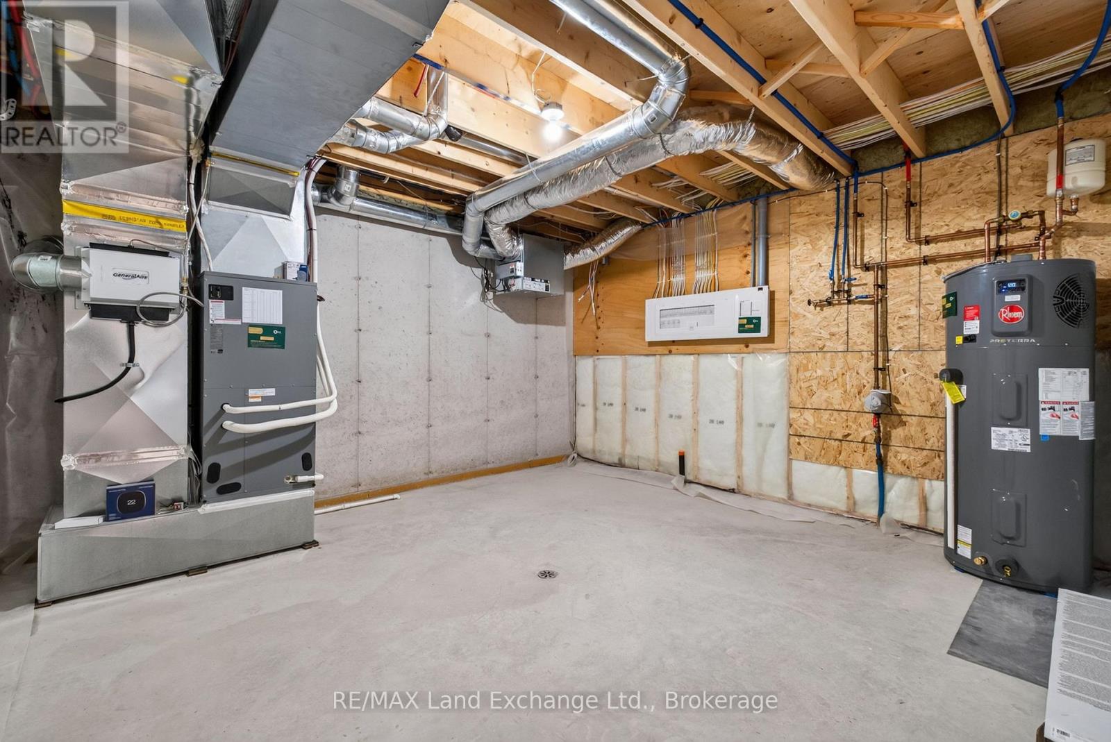 Unit 4 - 8 Golf Links Road, Kincardine, Ontario  N2Z 0G1 - Photo 28 - X12955168