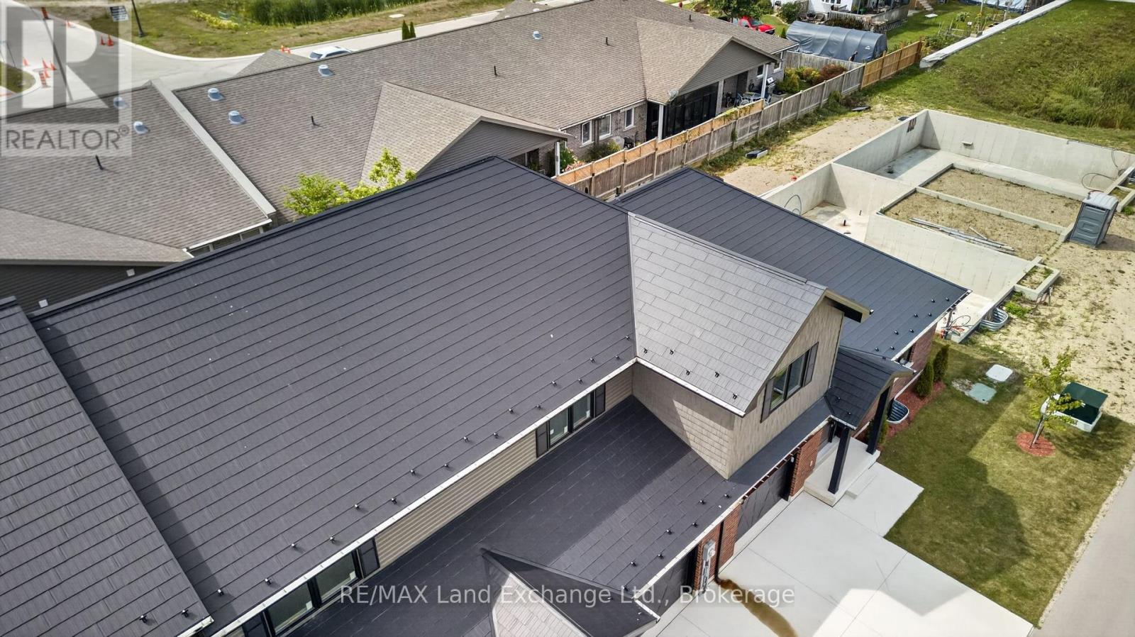 Unit 4 - 8 Golf Links Road, Kincardine, Ontario  N2Z 0G1 - Photo 30 - X12955168