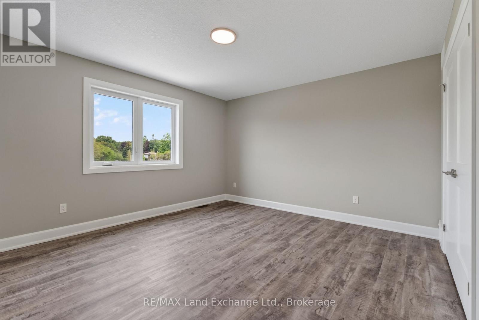 Unit 4 - 8 Golf Links Road, Kincardine, Ontario  N2Z 0G1 - Photo 19 - X12955168