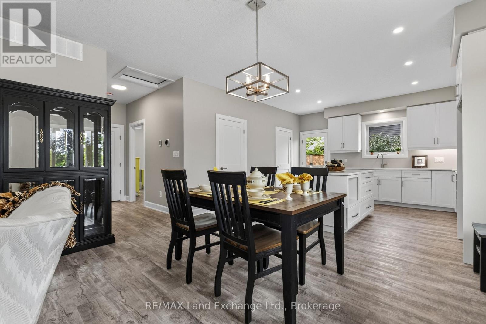 Unit 4 - 8 Golf Links Road, Kincardine, Ontario  N2Z 0G1 - Photo 7 - X12955168