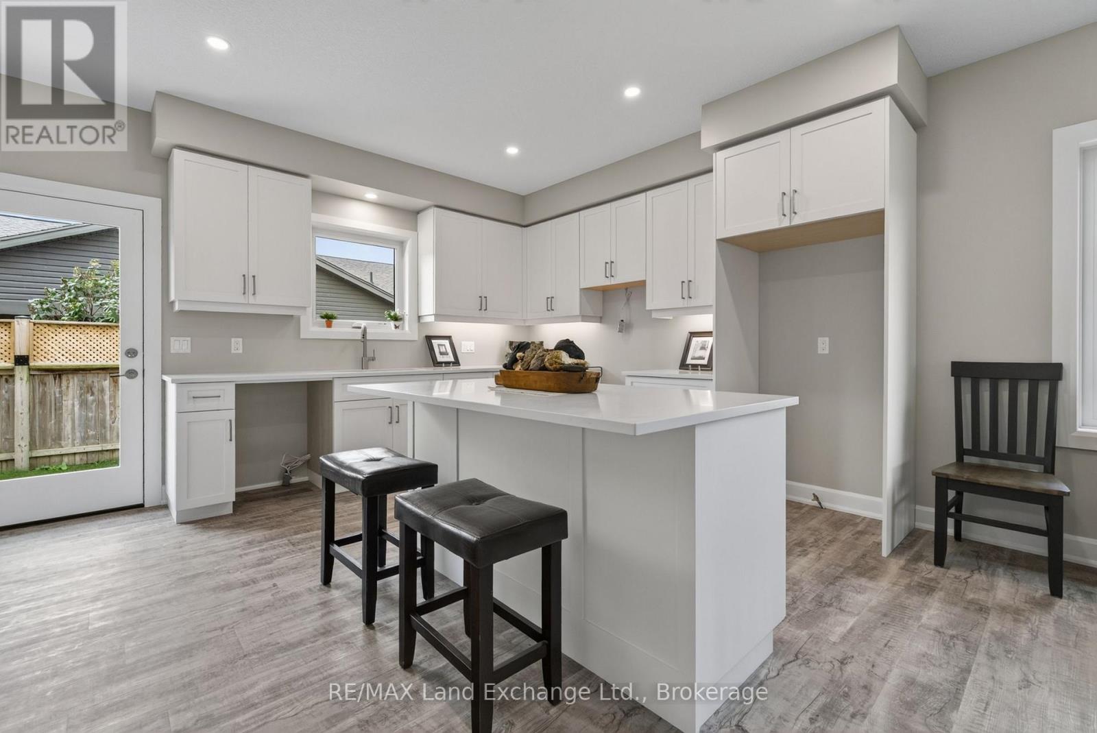 Unit 4 - 8 Golf Links Road, Kincardine, Ontario  N2Z 0G1 - Photo 9 - X12955168