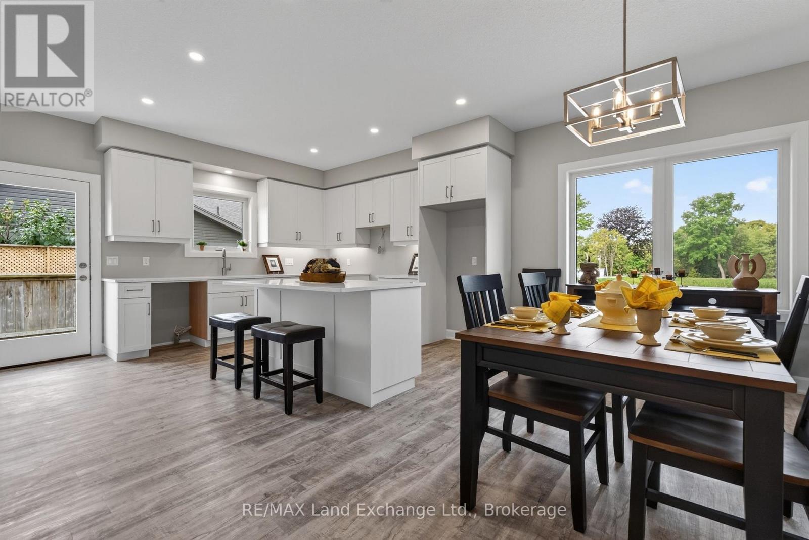 Unit 4 - 8 Golf Links Road, Kincardine, Ontario  N2Z 0G1 - Photo 8 - X12955168