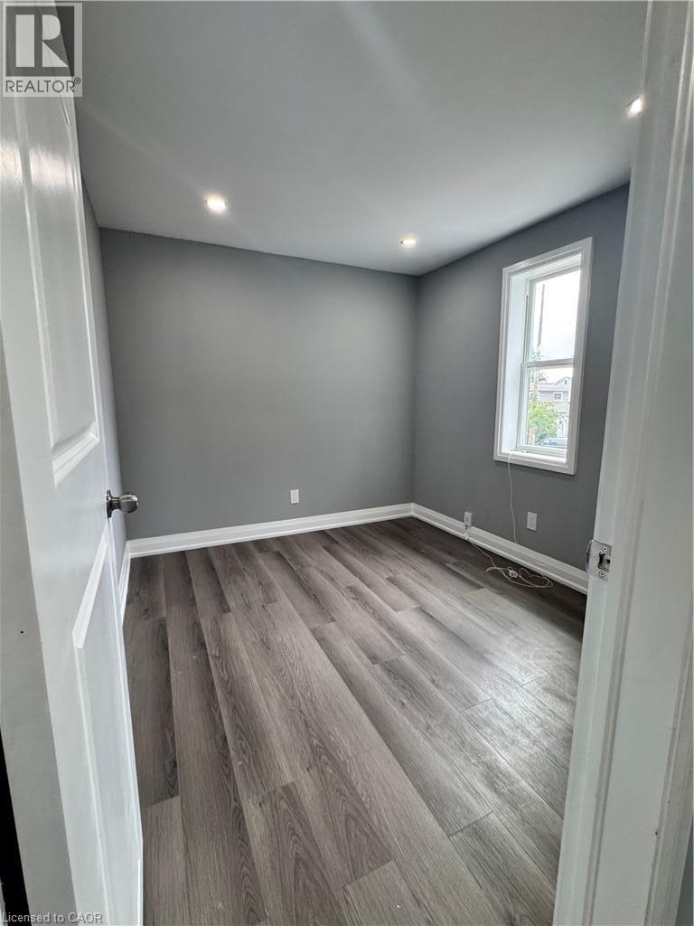302 Queenston Road, Hamilton, Ontario  L8K 1H1 - Photo 4 - 40863730