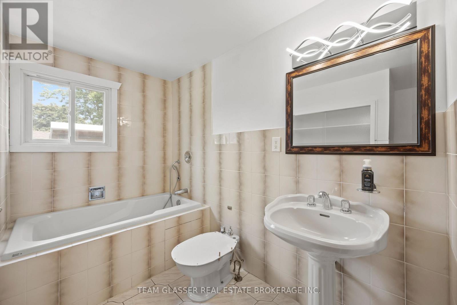 6 Heath Place, London South, Ontario  N5Z 4G6 - Photo 25 - X13816010