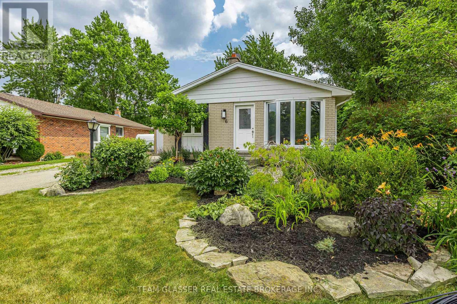 6 Heath Place, London South, Ontario  N5Z 4G6 - Photo 3 - X13816010