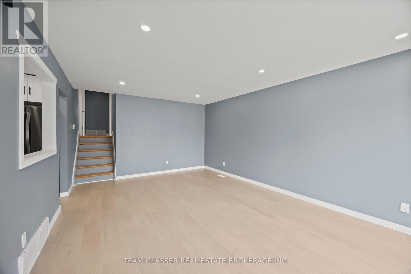 6 Heath Place, London South, Ontario  N5Z 4G6 - Photo 8 - X13816010