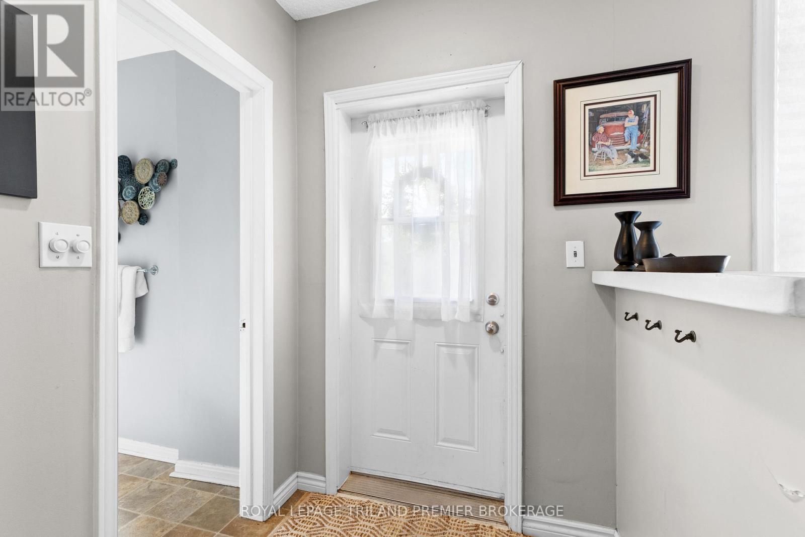 1284 Springbank Avenue, London South, Ontario  N6K 1Z8 - Photo 4 - X13816096