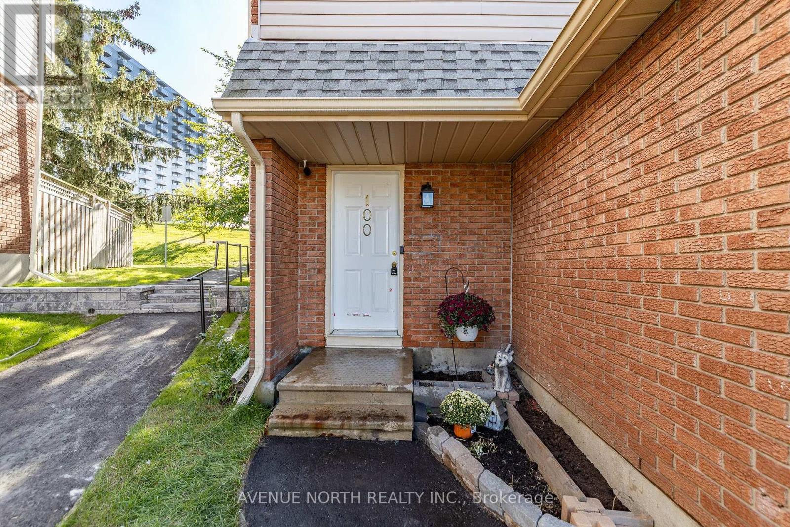 100 - 2415 Southvale Crescent, Ottawa, Ontario K1B 4V1 - Photo 2 - X13815870
