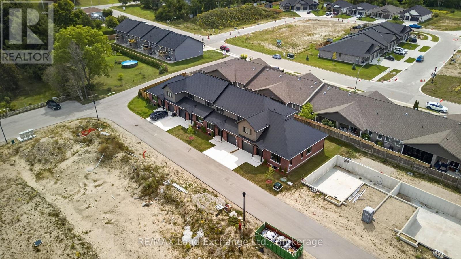 Unit 6 - 8 Golf Links Road, Kincardine, Ontario  N2Z 0G1 - Photo 9 - X12982752