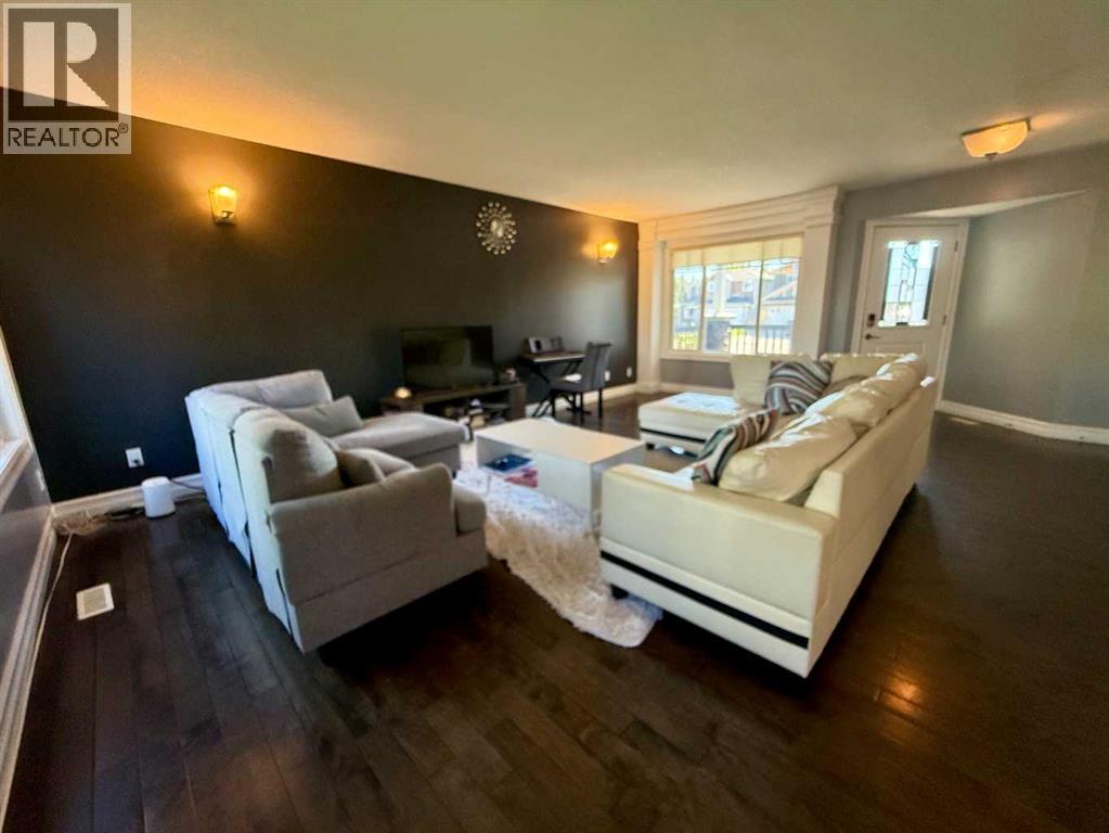 46 Spruce Road, Whitecourt, Alberta  T7S 0C7 - Photo 8 - A2345794