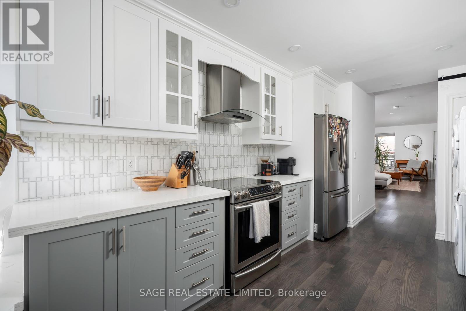 28 Macklem Avenue, Toronto, Ontario  M6J 3M2 - Photo 10 - C13816088