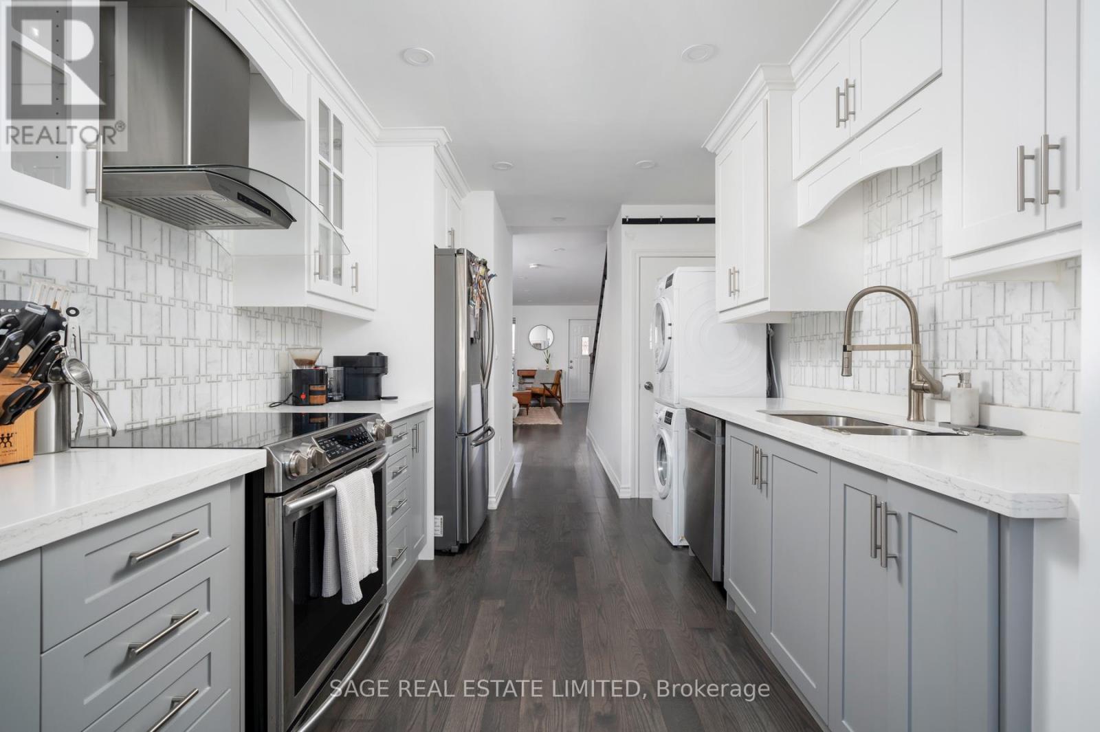 28 Macklem Avenue, Toronto, Ontario  M6J 3M2 - Photo 12 - C13816088