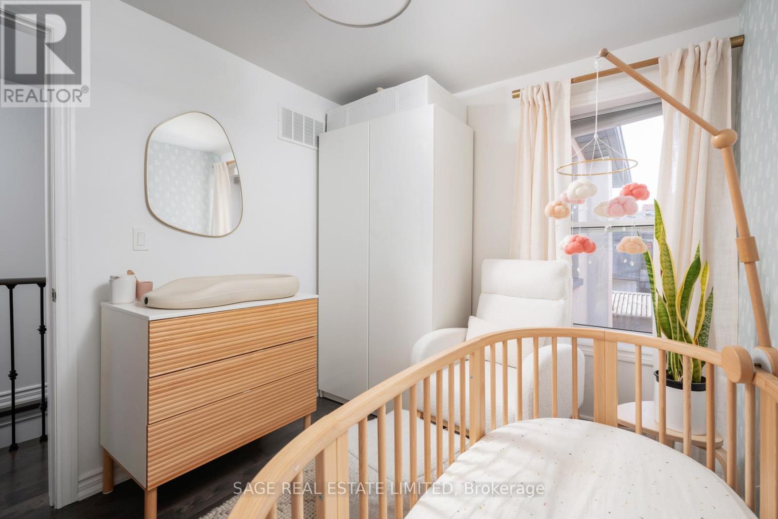 28 Macklem Avenue, Toronto, Ontario  M6J 3M2 - Photo 19 - C13816088