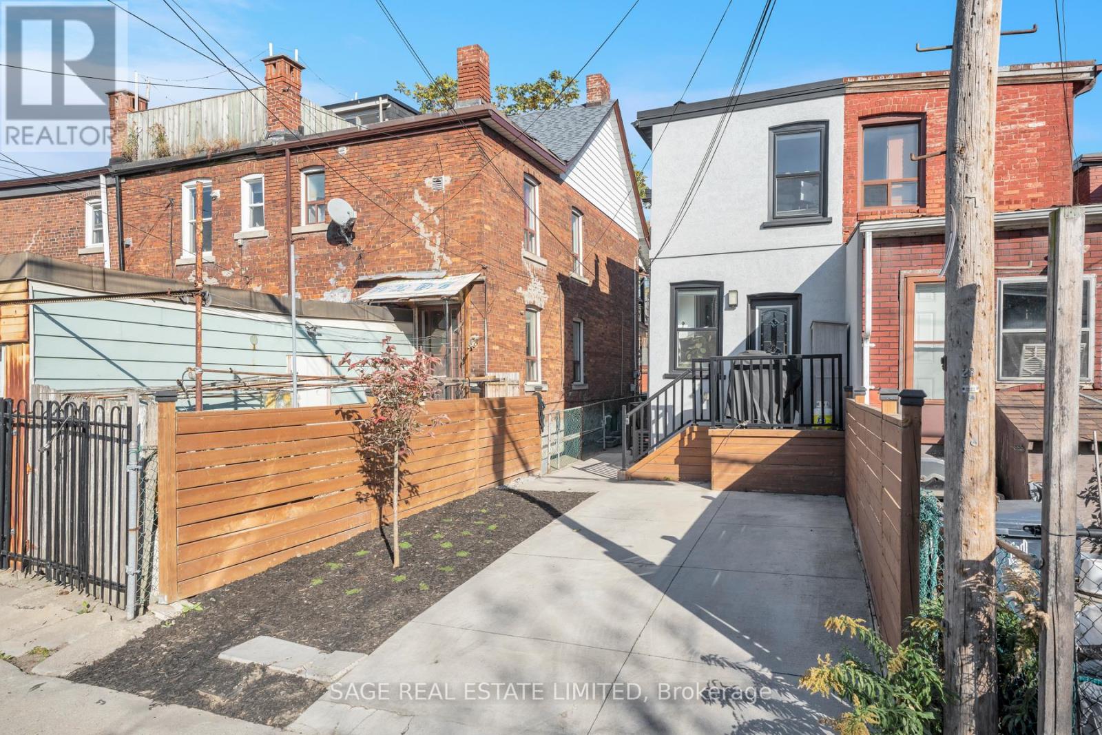 28 Macklem Avenue, Toronto, Ontario  M6J 3M2 - Photo 27 - C13816088