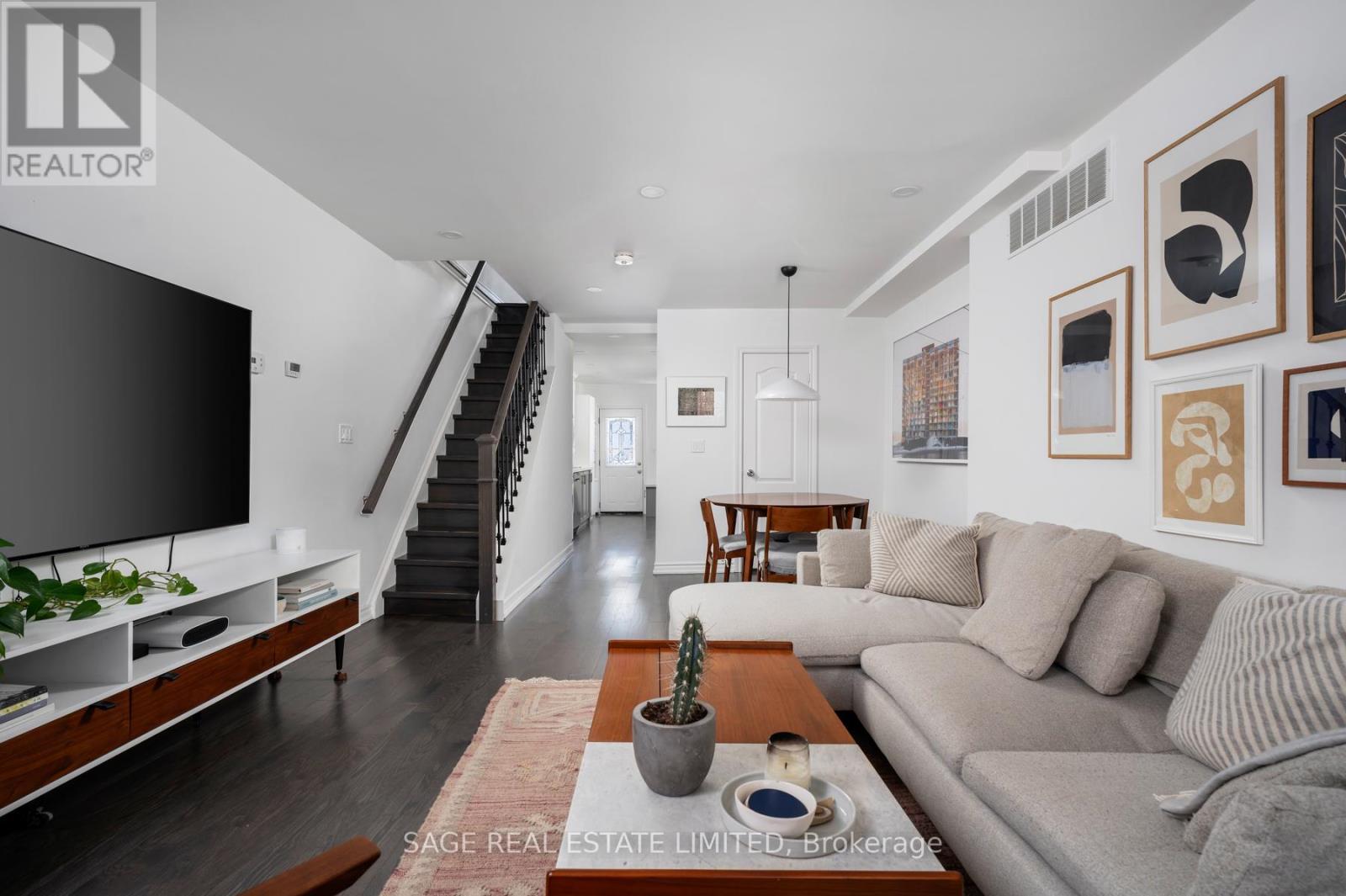 28 Macklem Avenue, Toronto, Ontario  M6J 3M2 - Photo 4 - C13816088