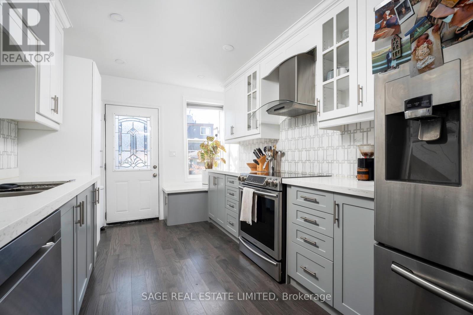 28 Macklem Avenue, Toronto, Ontario  M6J 3M2 - Photo 8 - C13816088
