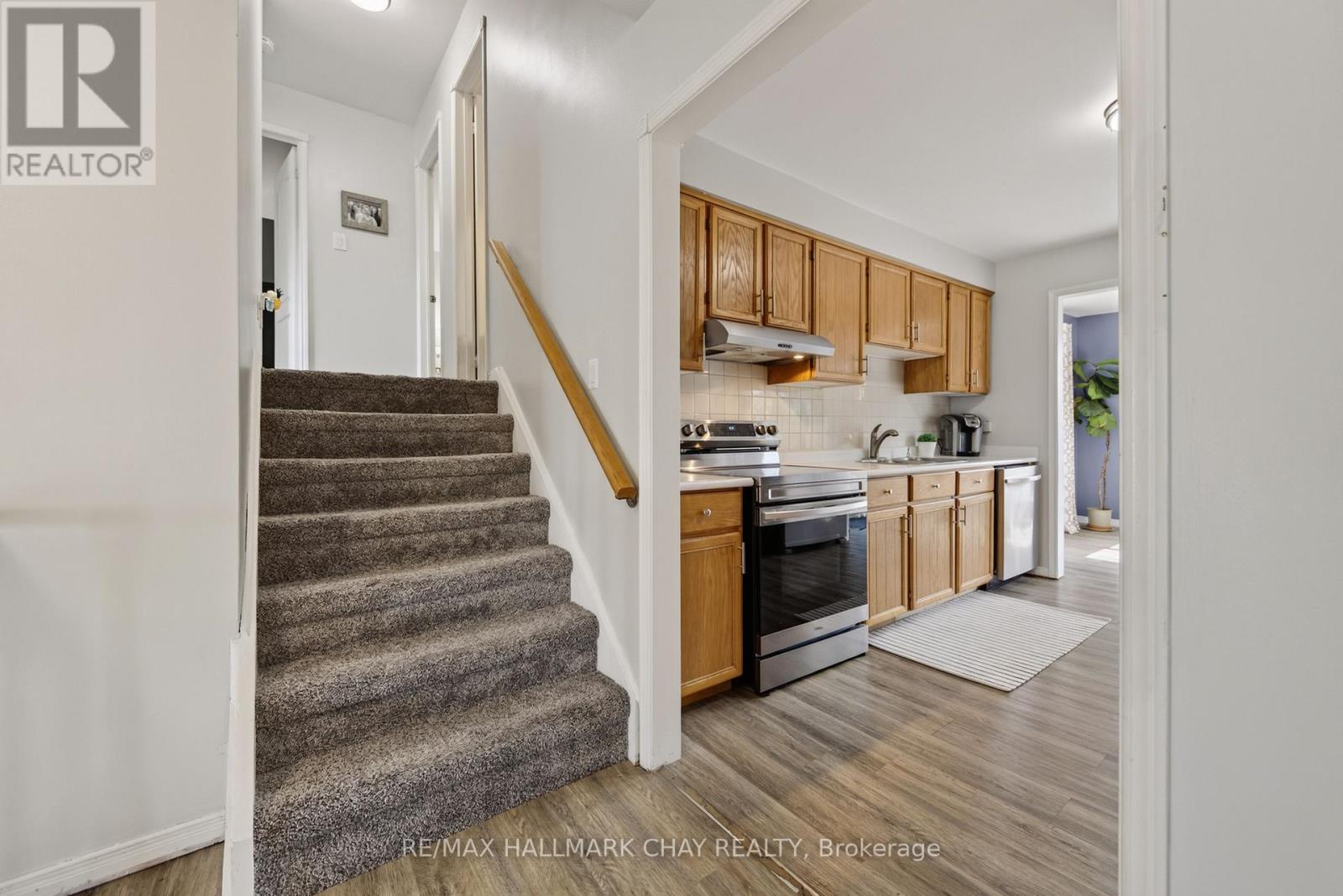 12 Mansonic Way, Essa, Ontario  L3W 0J7 - Photo 15 - N13816036