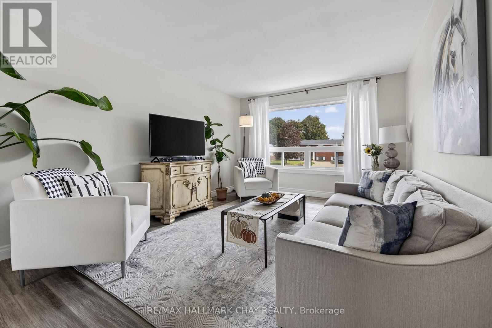 12 Mansonic Way, Essa, Ontario  L3W 0J7 - Photo 3 - N13816036