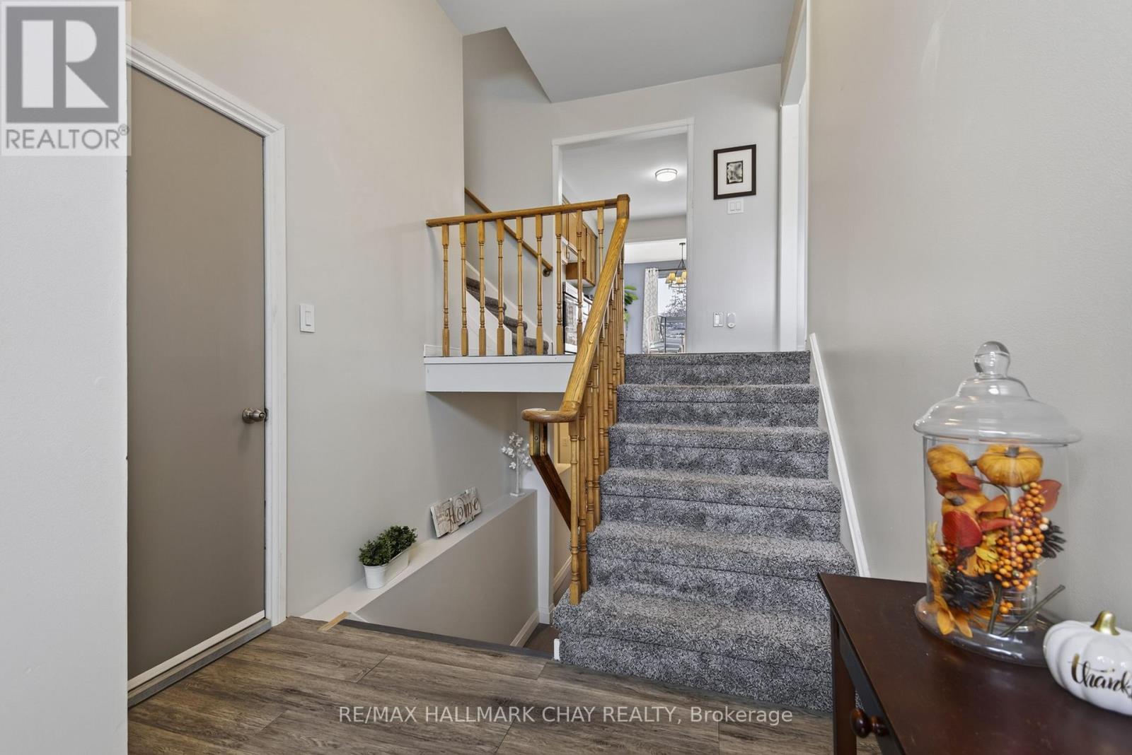 12 Mansonic Way, Essa, Ontario  L3W 0J7 - Photo 5 - N13816036