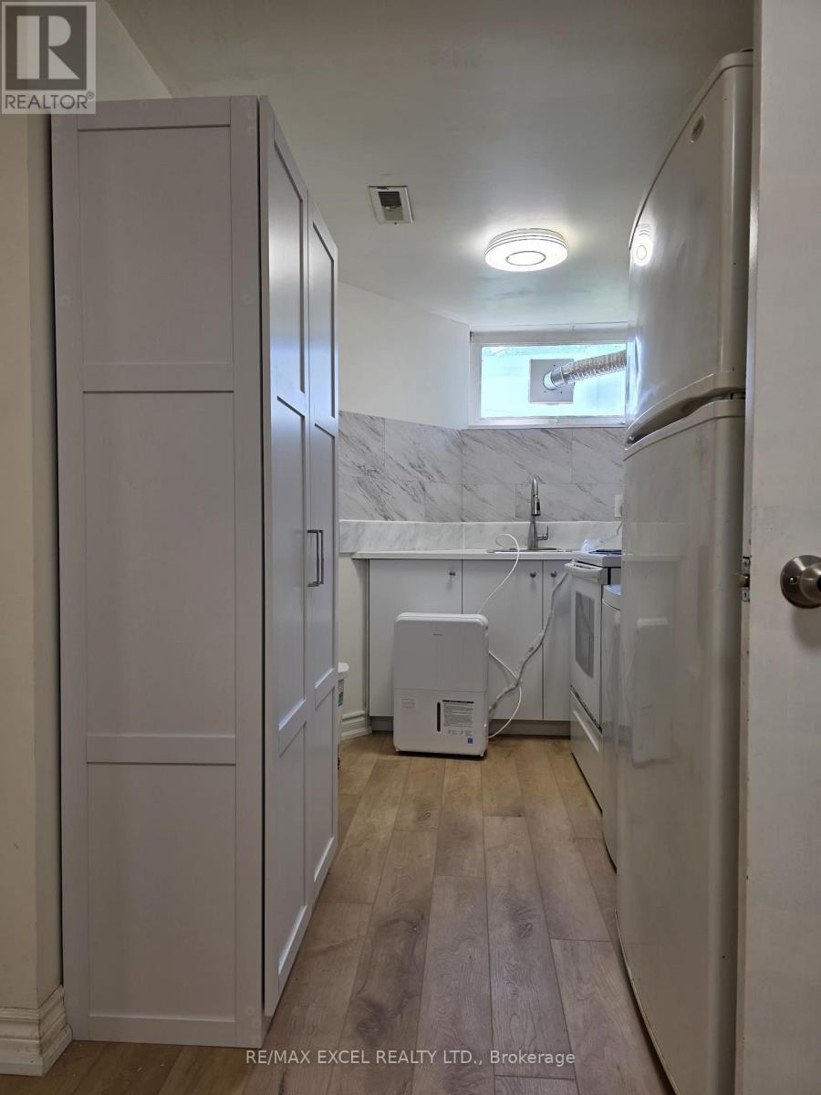 Bsmt - 22 Northpark Road, Barrie, Ontario L4M 2J3 - Photo 2 - S13815960