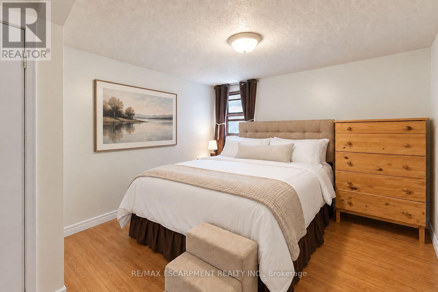253 Eaglewood Boulevard, Mississauga, Ontario  L5G 1V9 - Photo 12 - W13815970
