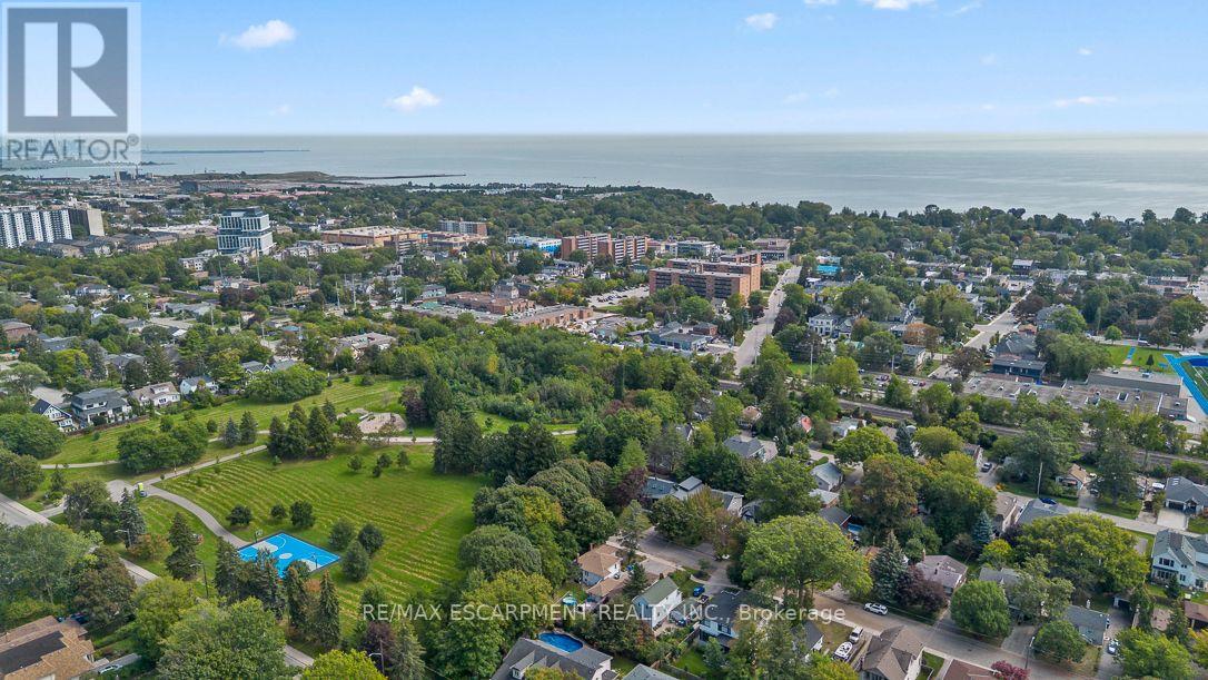 253 Eaglewood Boulevard, Mississauga, Ontario  L5G 1V9 - Photo 3 - W13815970